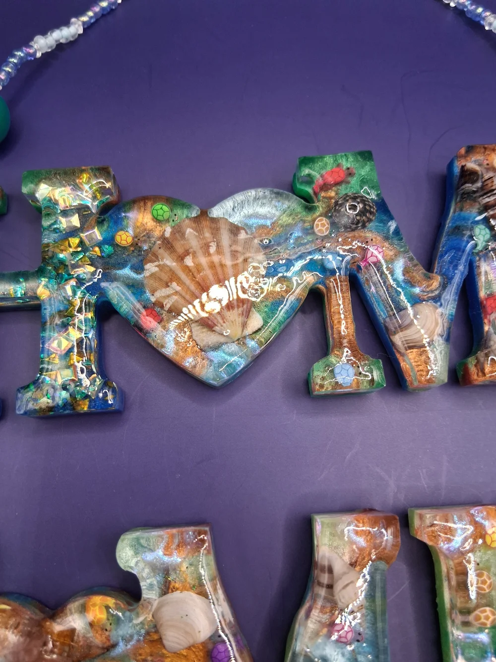HOME FAMILY LOVE Resin Hanging Wall Art - Multicolor